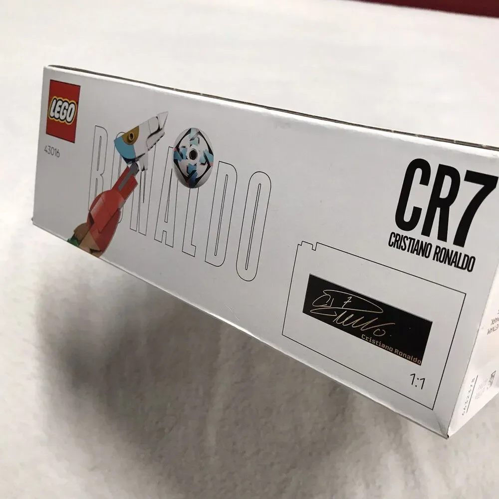 LEGO Editions 43016 CR7 Cristiano Ronaldo – Soccer Legend 854 pcs World Cup